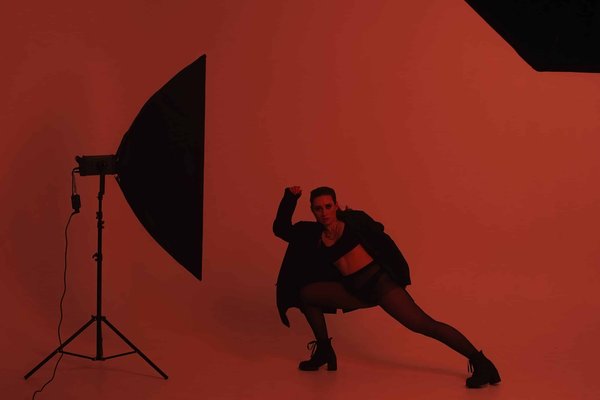 Comment choisir le bon type de collants résille pour apporter une touche audacieuse à une tenue de travail?